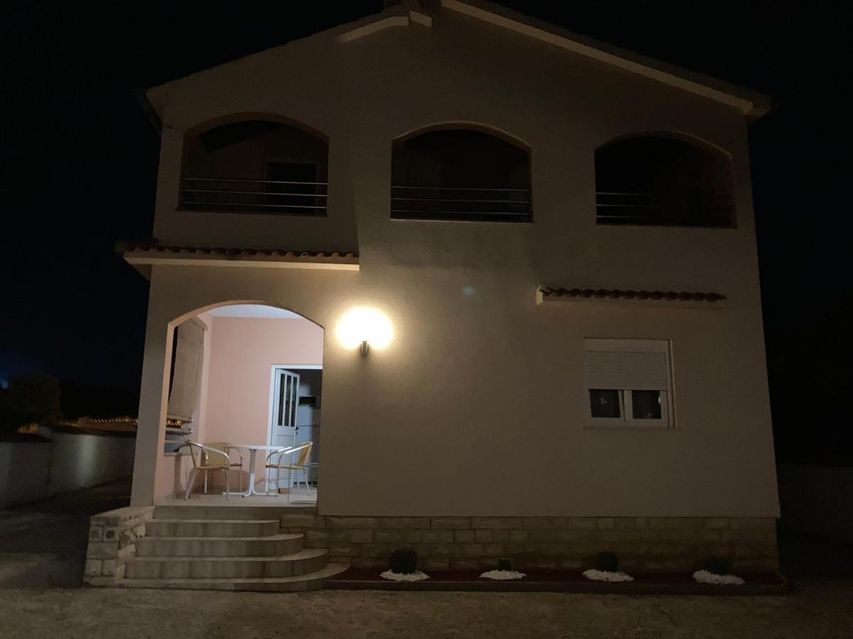 Apartman Туран Екстериор снимка