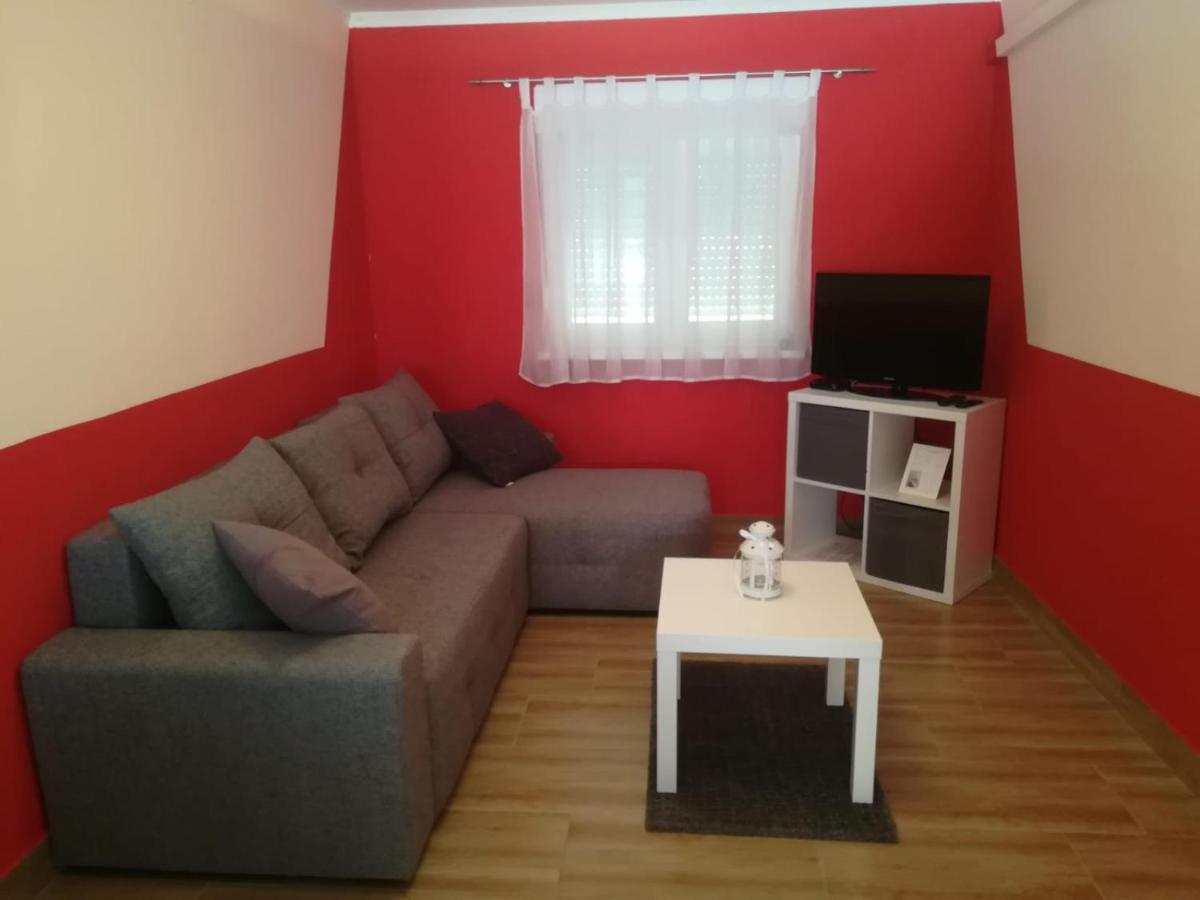 Apartman Туран Екстериор снимка