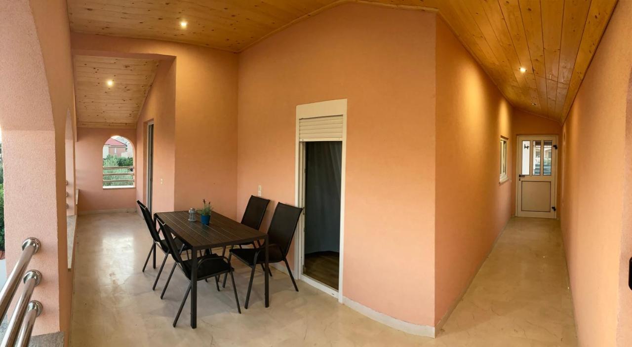 Apartman Туран Екстериор снимка