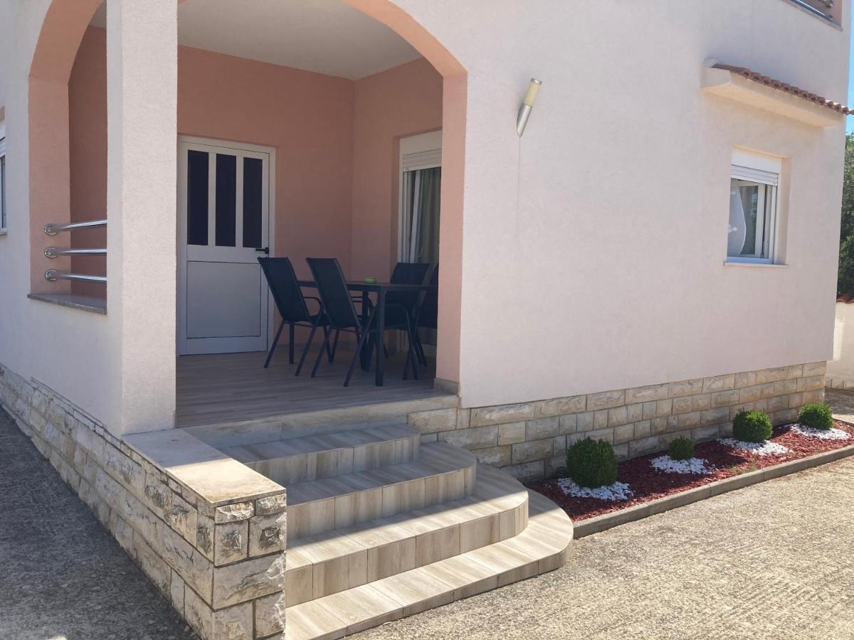 Apartman Туран Екстериор снимка
